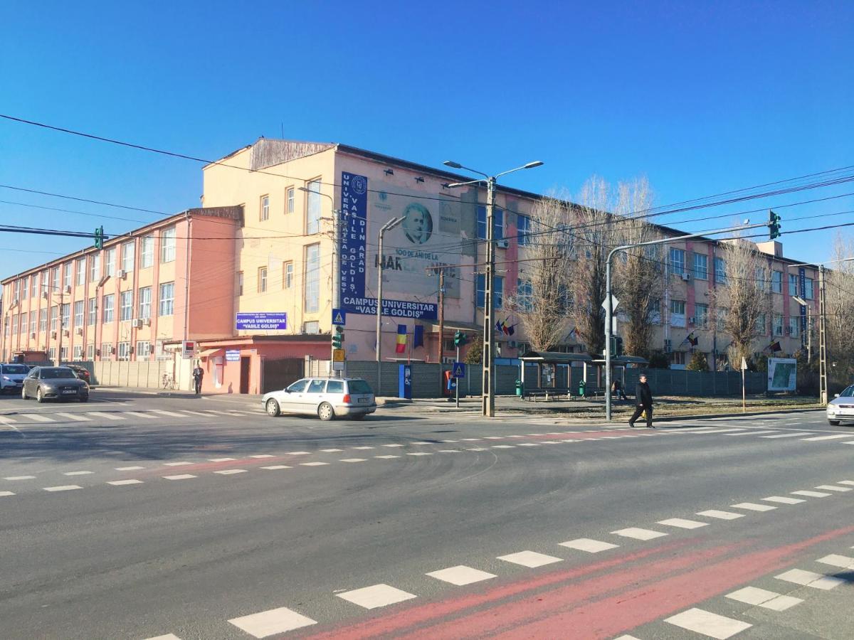 Milan House Lägenhet Arad Exteriör bild